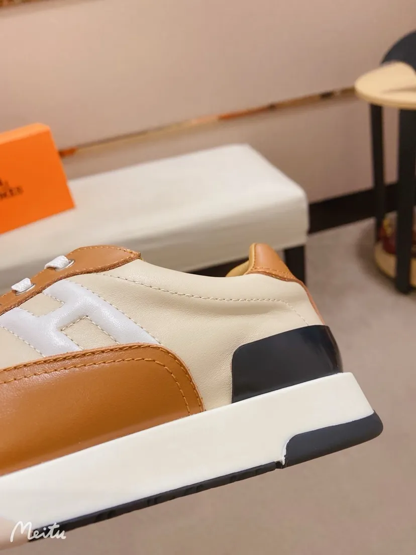 Ex-factory price: 500💰《HERMES》【Classic original single version】Hermès; top 🔝purchasing agent🔍🔍men's latest 🇺🇸sold simultaneously, original imported from Italy ▲▲first-layer cowhide ▲▲ (high-end, nobility and class) ) Exquisite workmanship (Italian 🇮🇹 imported water-dyed 🐂 cowhide lining) sole: original sole provided by the original factory, ⚠️exclusive double-layer activity·TPR·rubber·combined molded outsole; super comfortable·wear-resistant·non-slip·environmental protection The real thing is more beautiful when photographed in kind (high quality, following orders), you can come in and out at will * Number of yards: 38·39·40·41·42·43·44# (can be customized 45.)